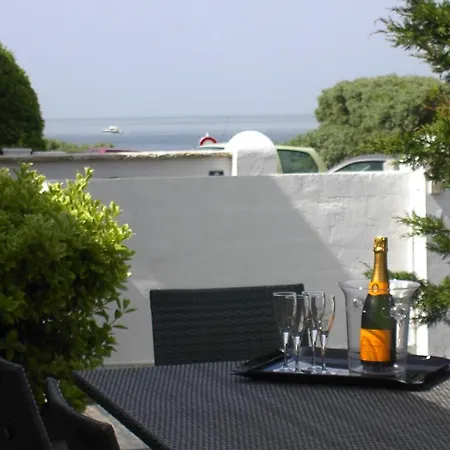 Hébergement de vacances Genêts D'armor *